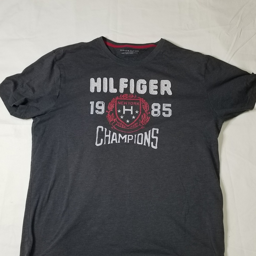 Tommy Hilfiger spell out tshirt men size xl